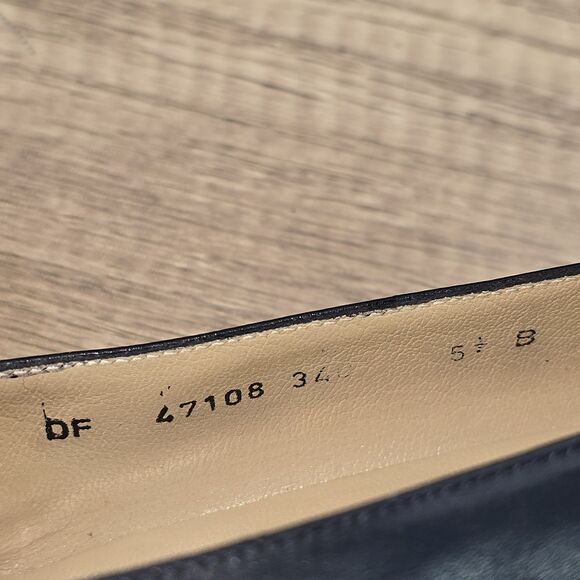 Salvatore Ferragamo Women's Size 5.5 B Navy Blue Leather Heel Shoes (47108) READ - Picture 8 of 10